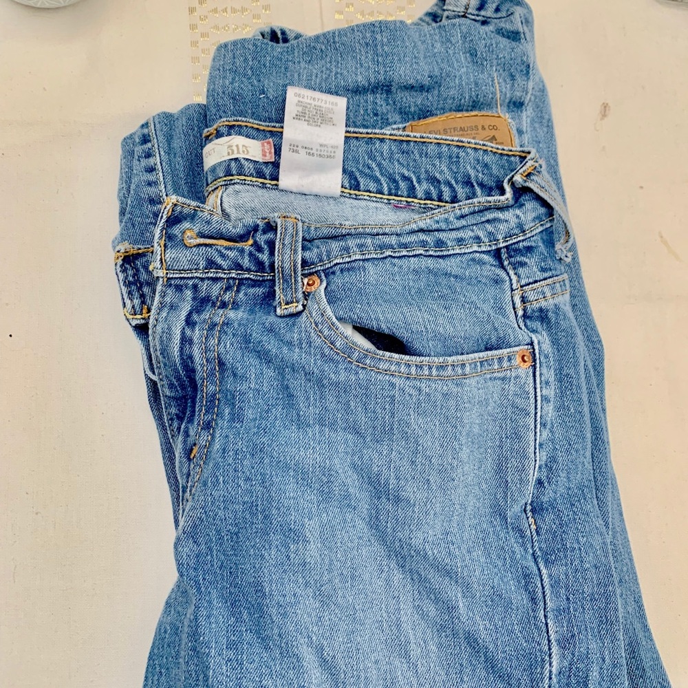 Levi Blue jeans size. 8M (boot cut)